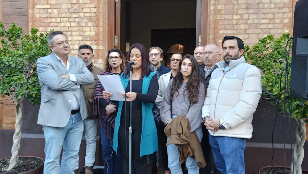 Gema Delgado da lectura al manifiesto reivindicativo sobre el desvío del barranco de Santa María